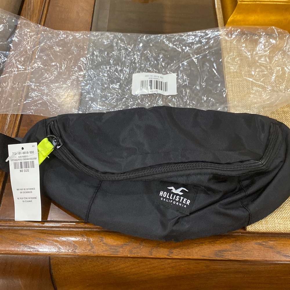 Hollister Fanny Pack - New with Tags! - Black!